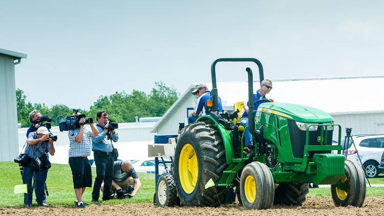 la-na-nn-kentucky-hemp-dea-20140527-001.jpg